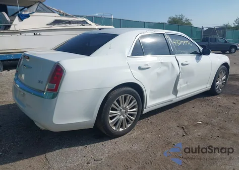 2014 Chrysler 300 z USA, uszkodzony, nr VIN 2C3CCARG7EH207048